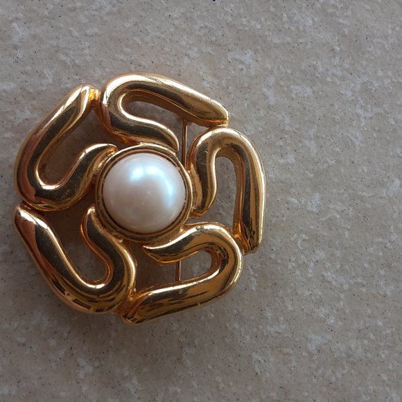 Gold and Pearl Pin - Picture 4 of 4